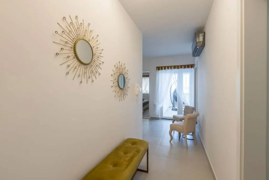 Apartment By Joe Trogir 0*,