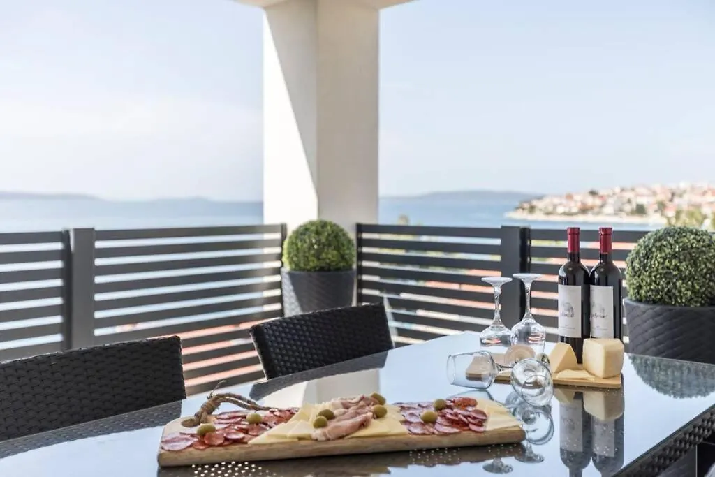 Apartment By Joe Trogir Kroatien