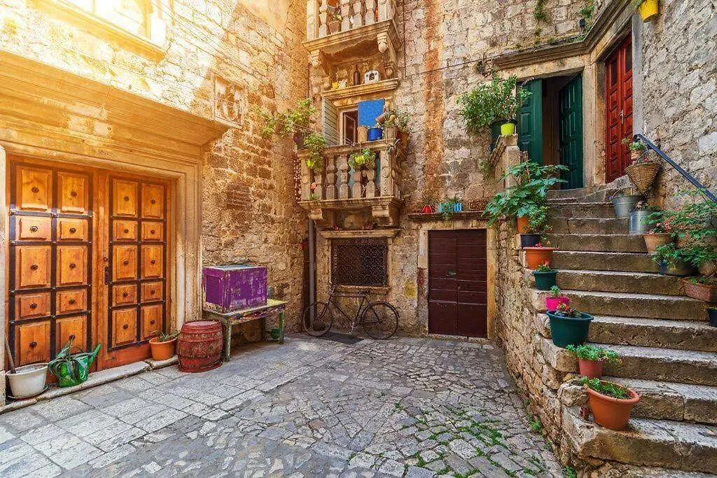 Apartment By Joe Trogir