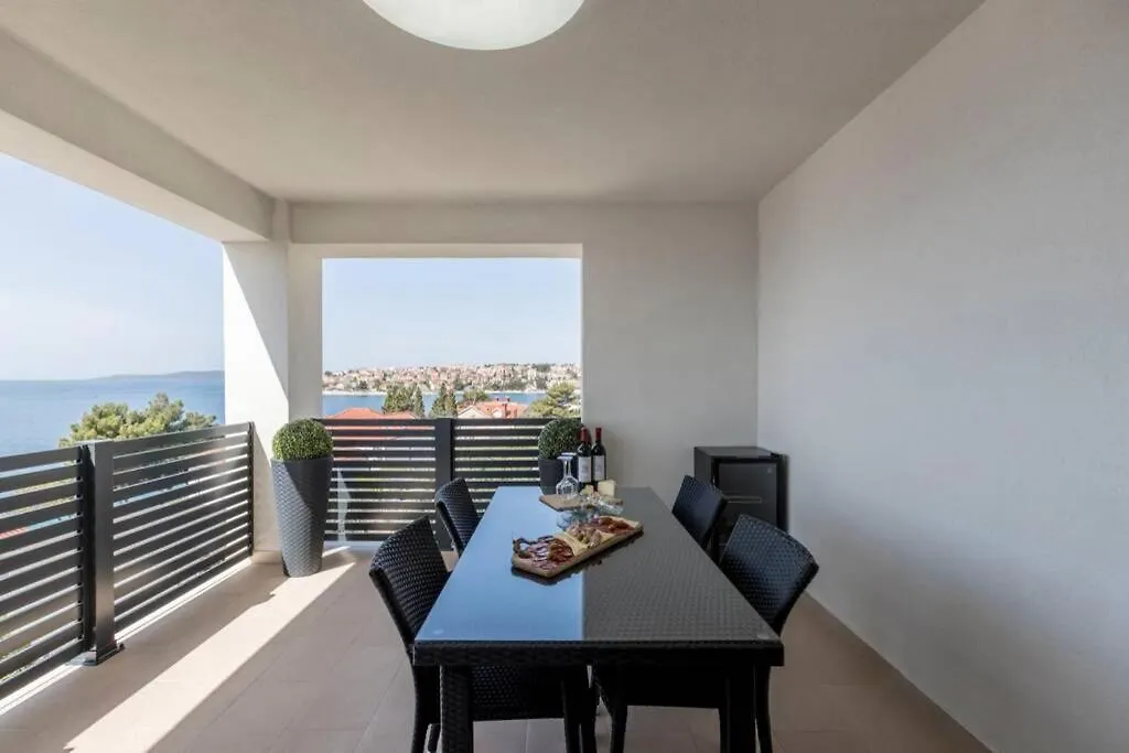 Apartment By Joe Trogir