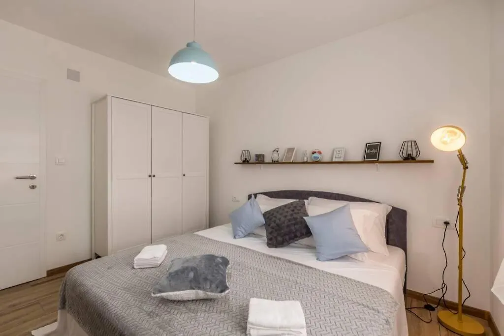 Apartment By Joe Trogir
