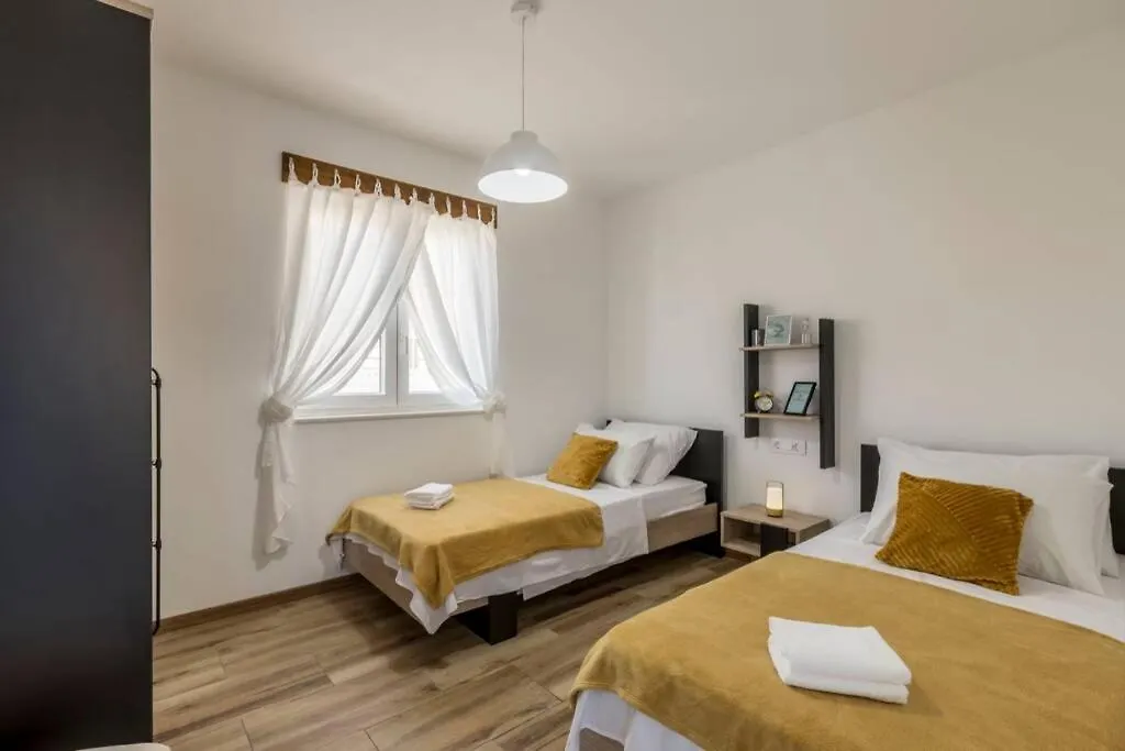 Apartment By Joe Trogir Croatia