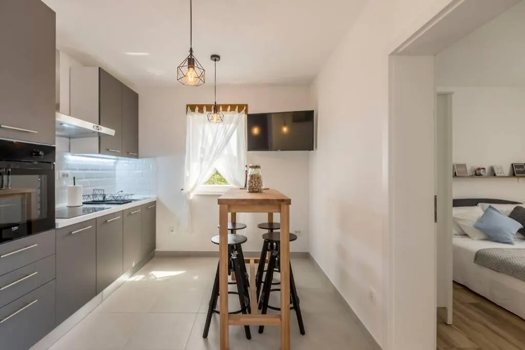 Apartment By Joe Trogir