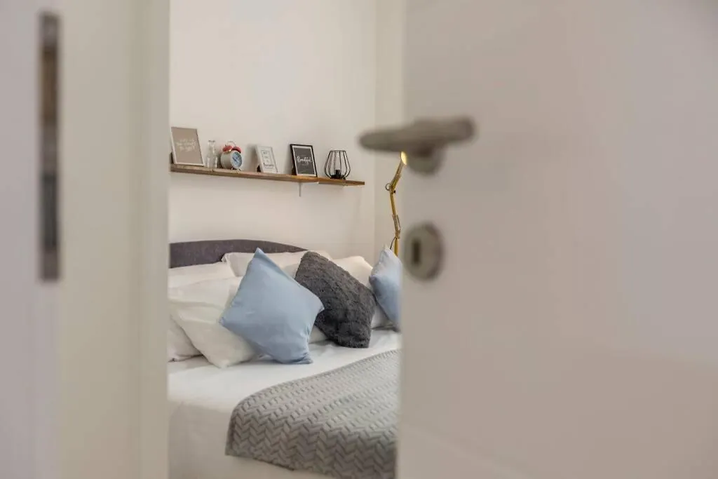 Apartment By Joe Trogir